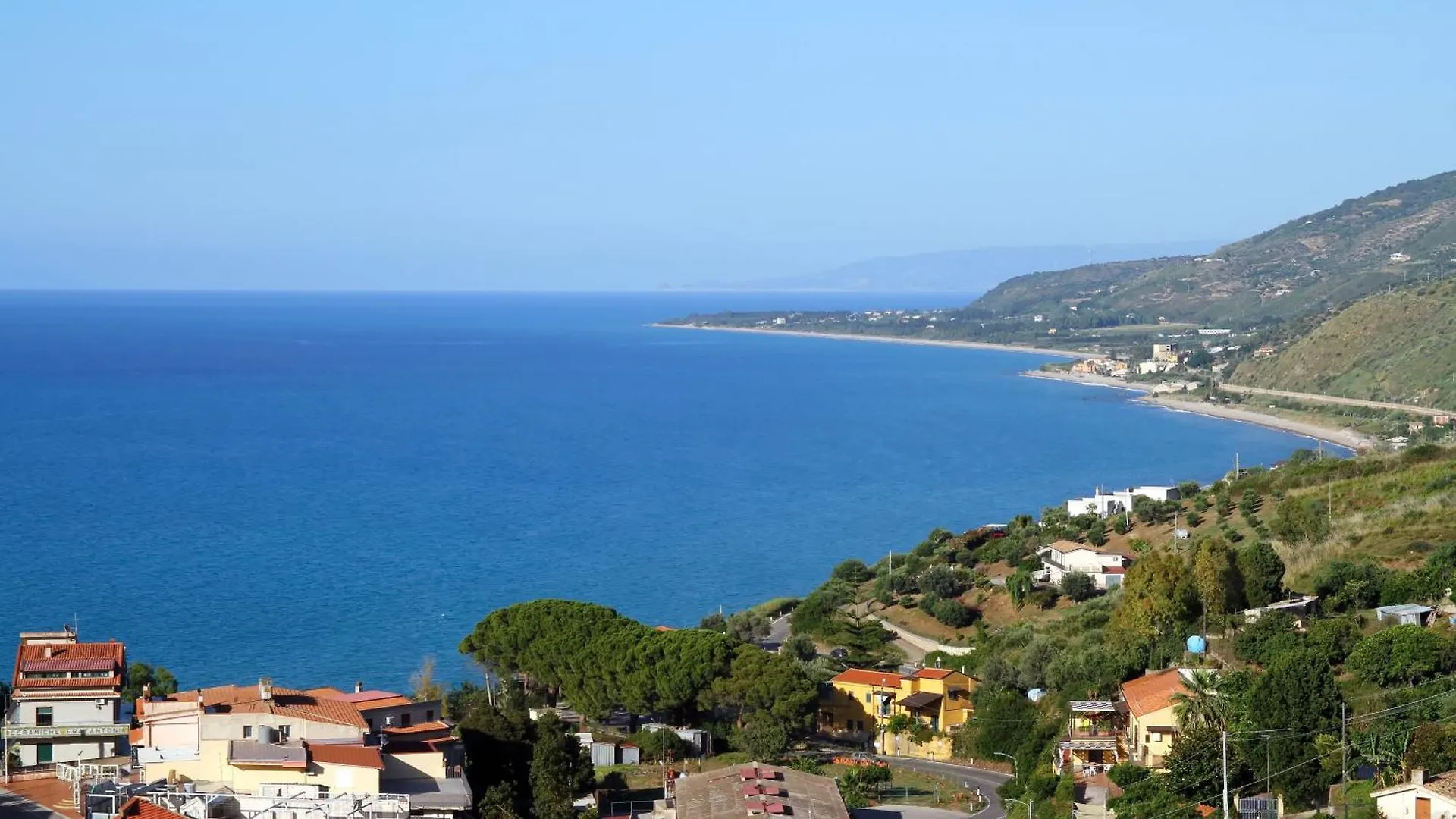 Attico Vista Mare Con Terrazza E Spa Riscaldata Apartment Santo Stefano di Camastra