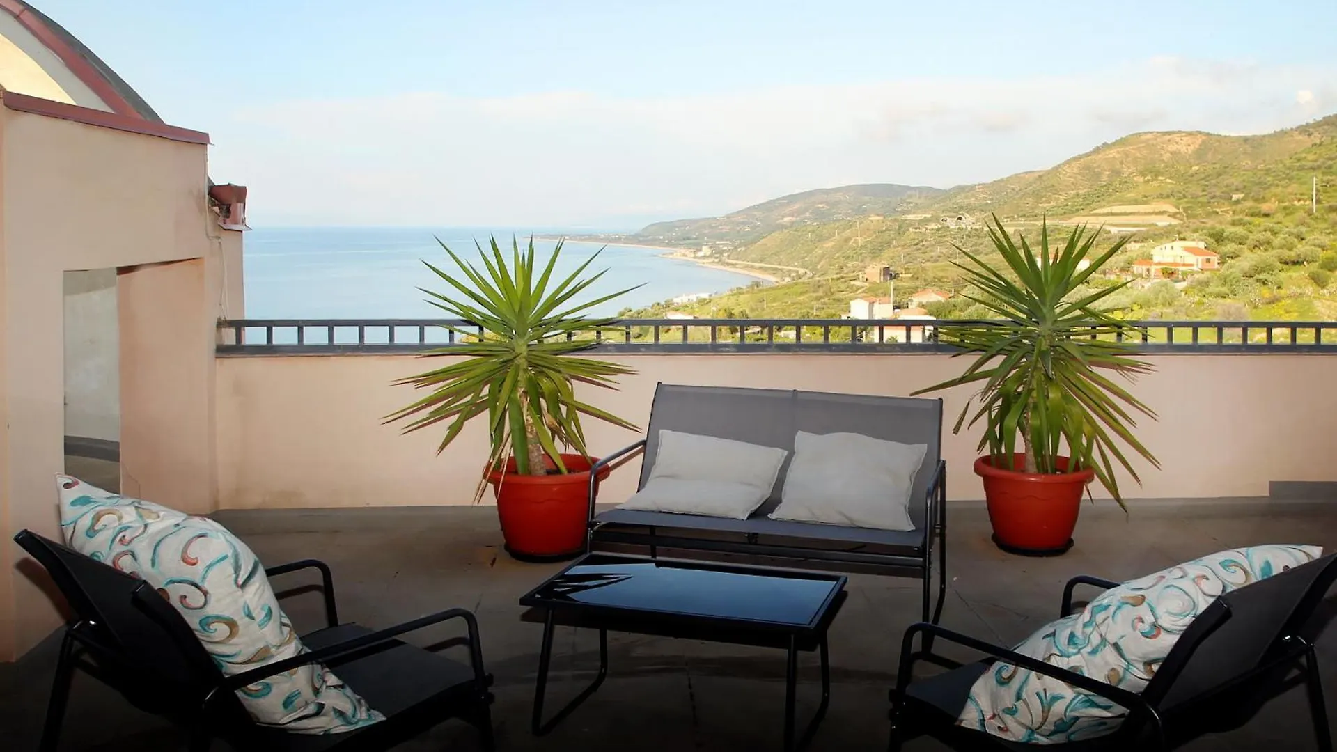 Attico Vista Mare Con Terrazza E Spa Riscaldata Santo Stefano di Camastra Italy